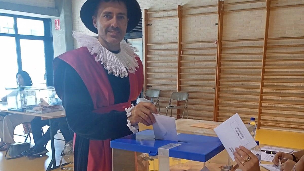 Jordi Jordan, exercint el seu dret a vot.