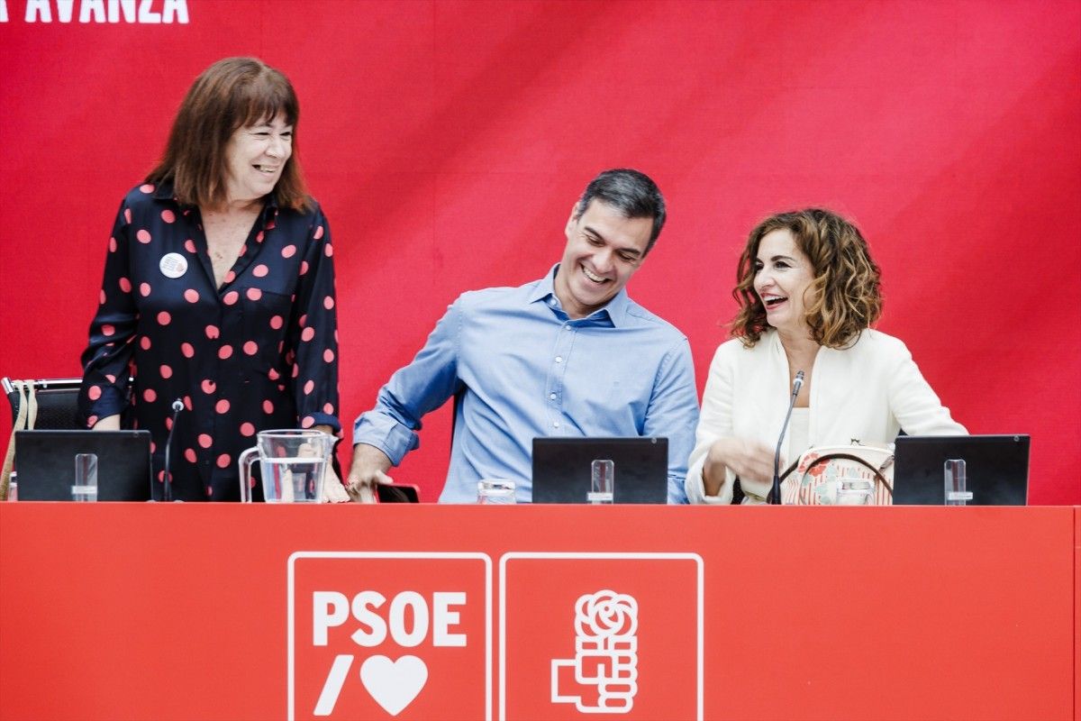 Cristina Narbona, Pedro Sánchez i Maria Jesús Montero, aquest dilluns.