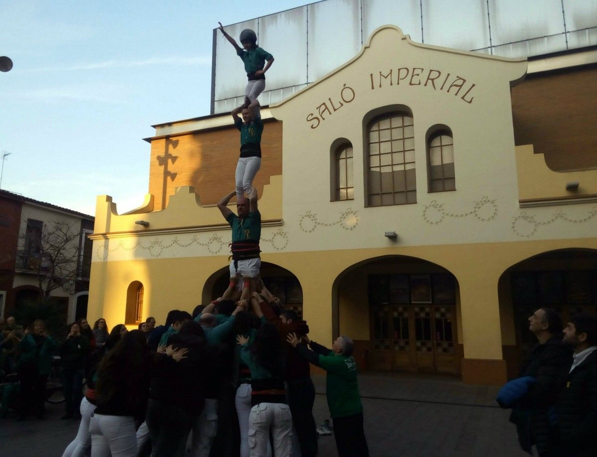 El castell que han fet a les portes dels Cinemes Imperial