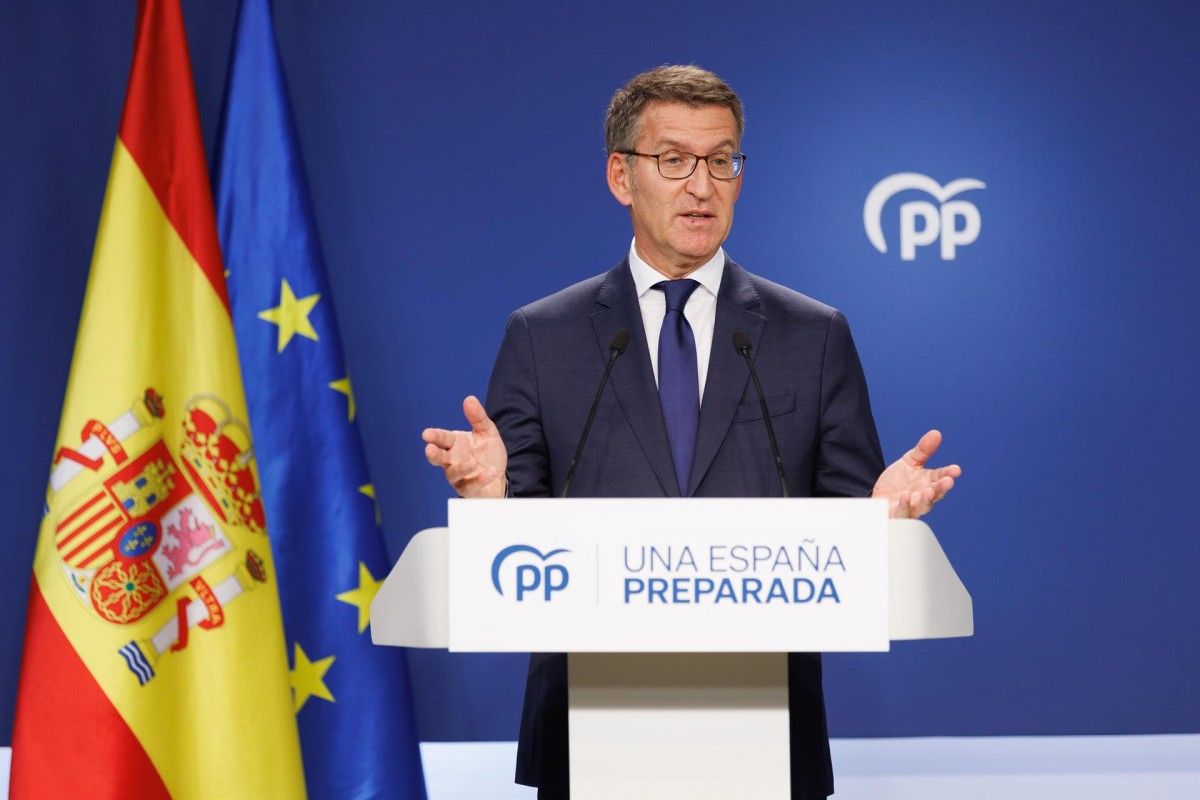 Alberto Núñez Feijóo davant la direcció del PP