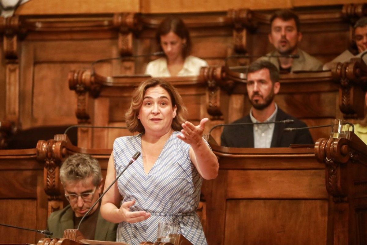 Ada Colau, al ple municipal, ja des de l'oposició