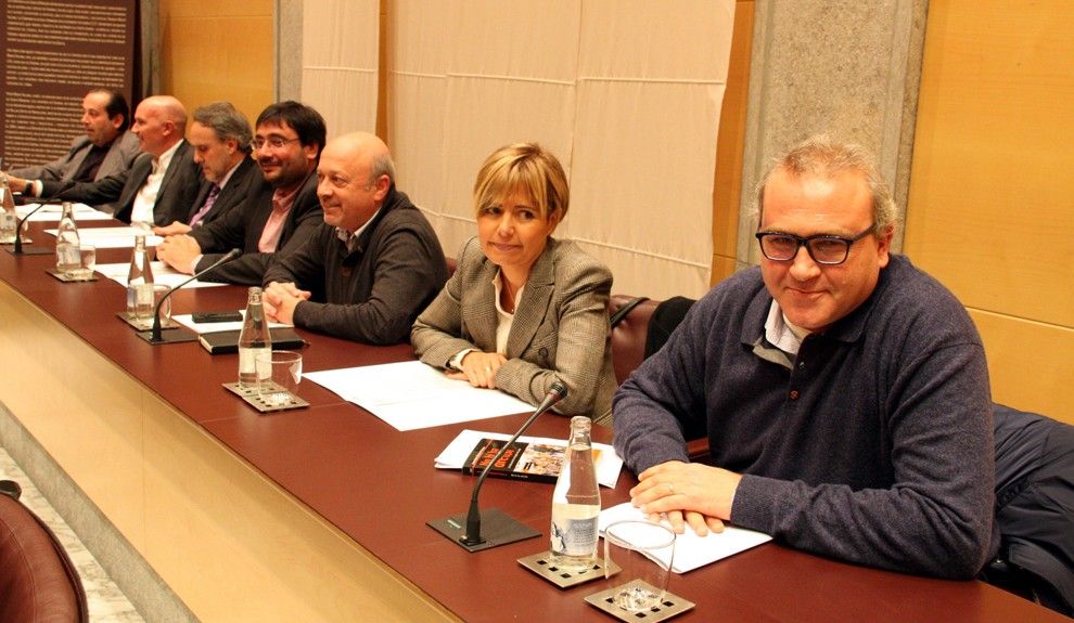 En primer terme, Pere Albó i Pia Bosch, des d'ara diputats no adscrits