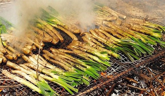 Graella plena de calçots