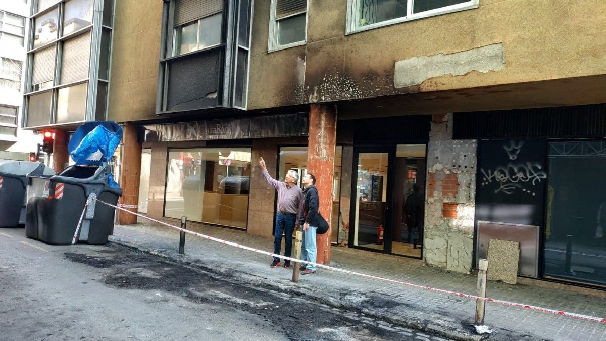 Efectes de l'incendi al carrer Duran i Sors de Sabadell