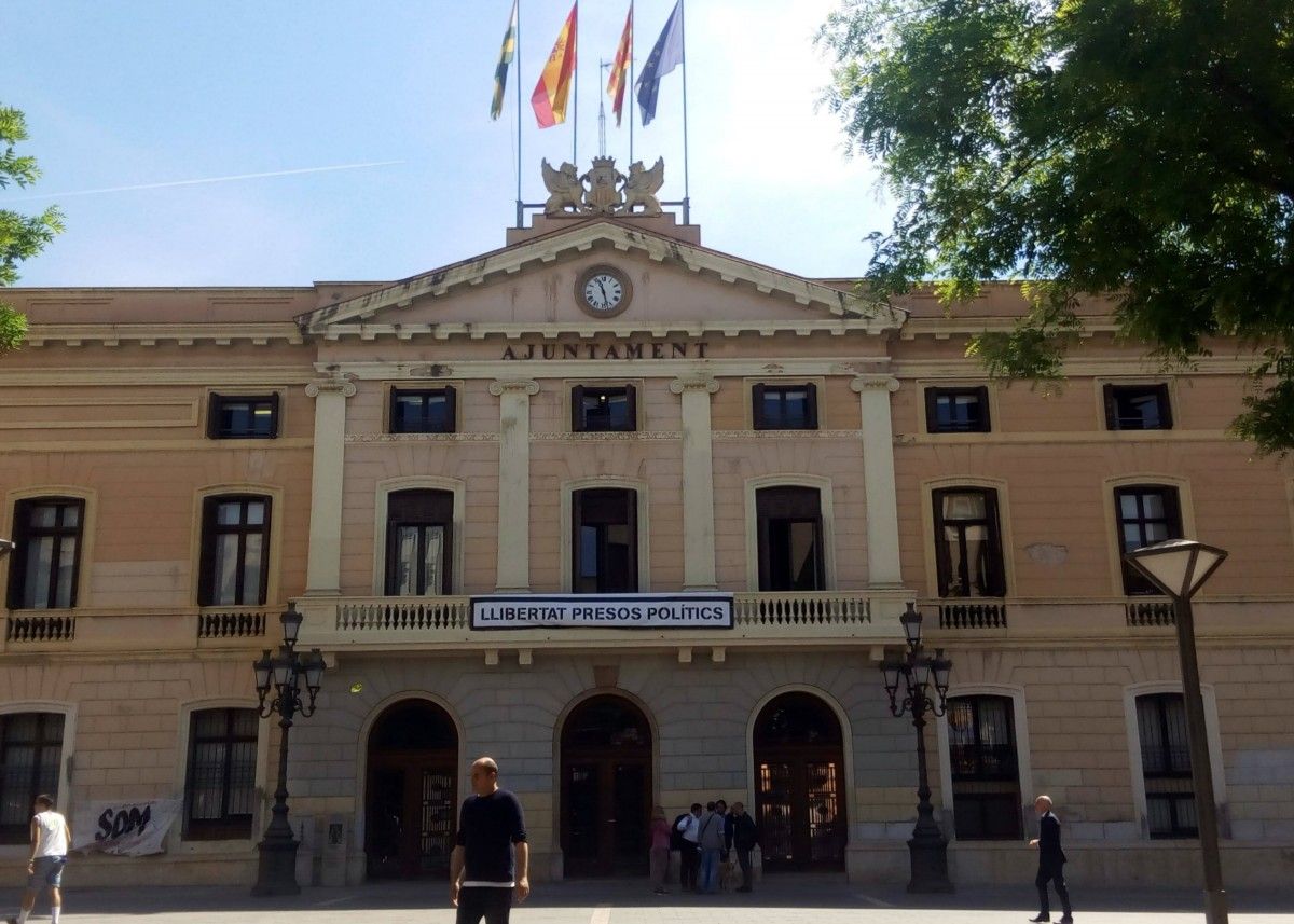 La pancarta de l'Ajuntament de Sabadell