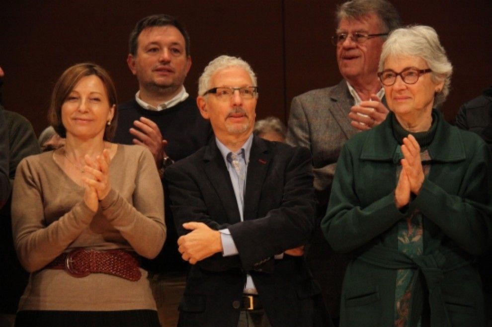 La presidenta de l'ANC, Carme Forcadell, el jutge Santiago Vidal, i la presidenta d'Òmnium Cultural, Muriel Casals