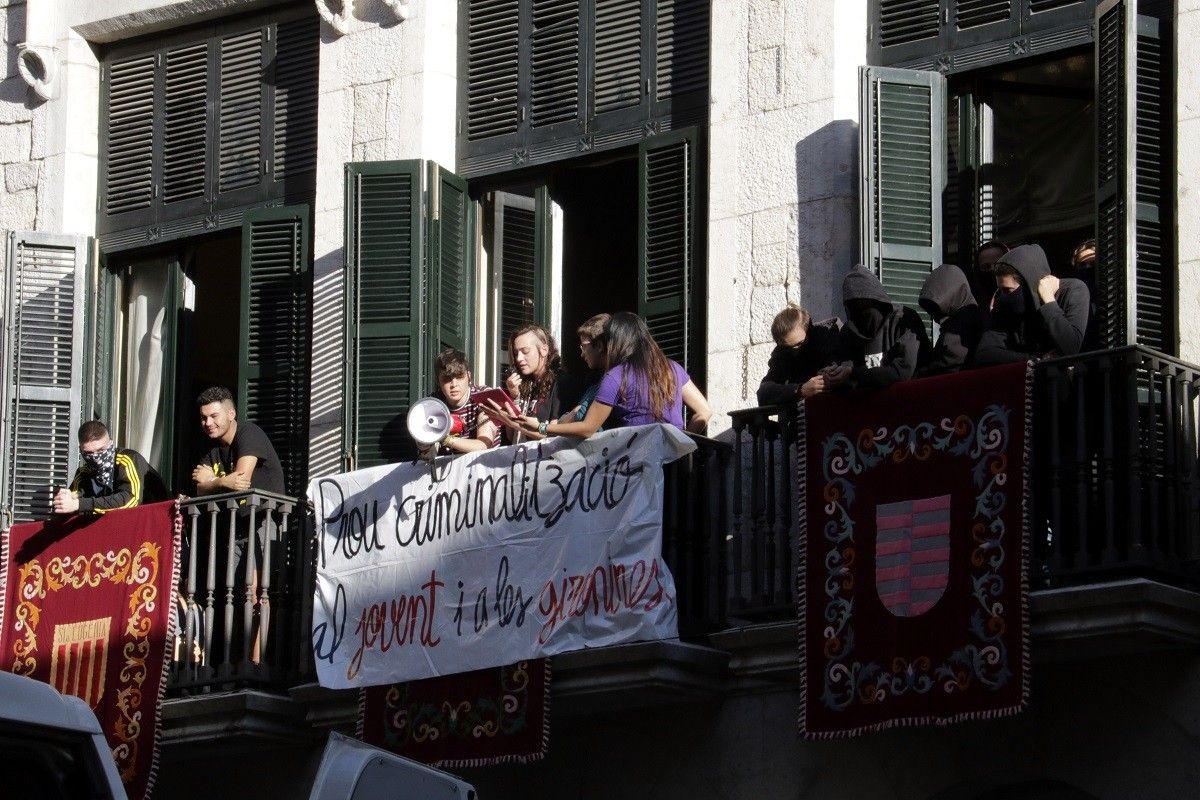 Els CDR ocupen l'Ajuntament de Girona en protesta per la repressió i la criminalització del jovent