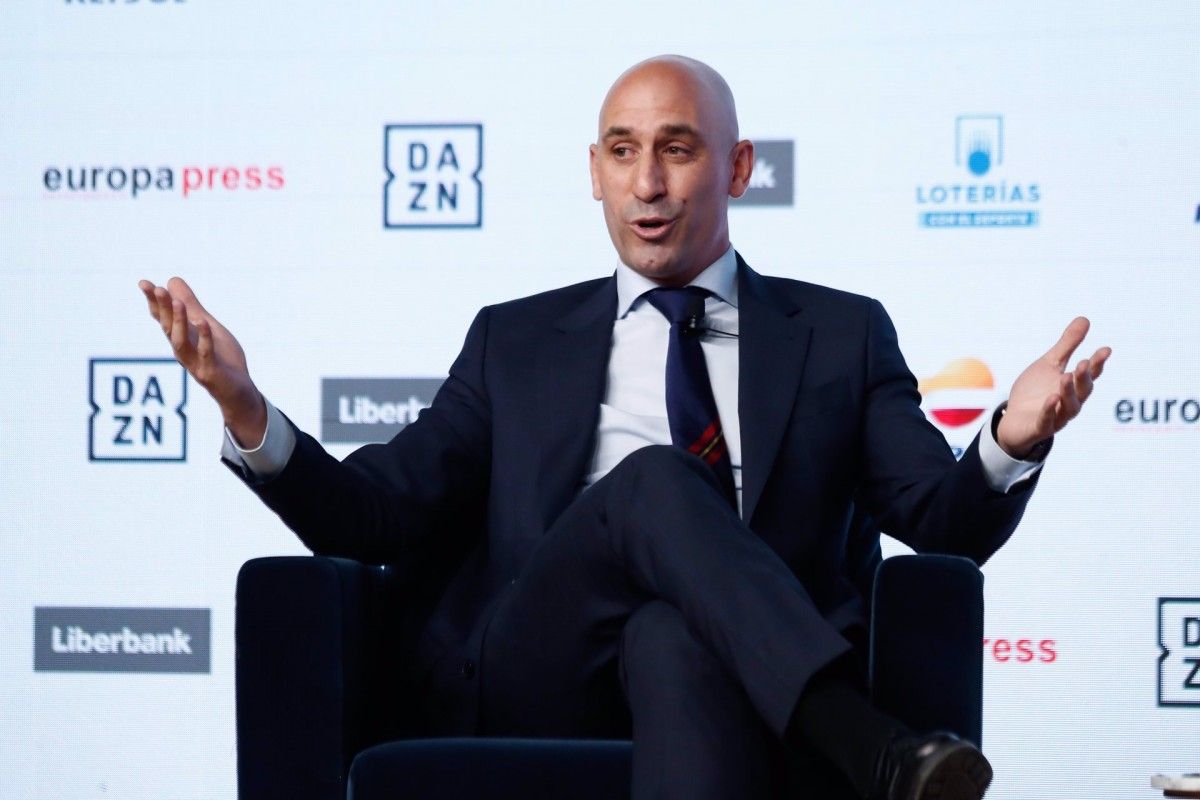 Luis Rubiales va fer un petó forçat a la boca de Jennifer Hermoso