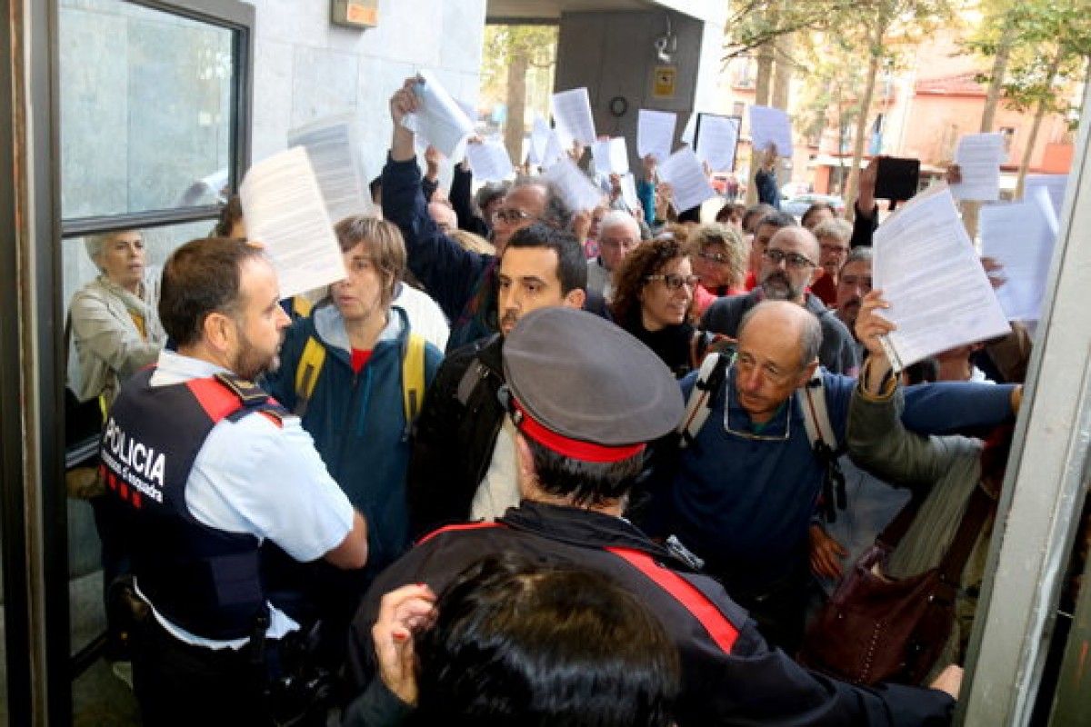 Els Mossos han volgut impedir el pas als jutjats de Girona