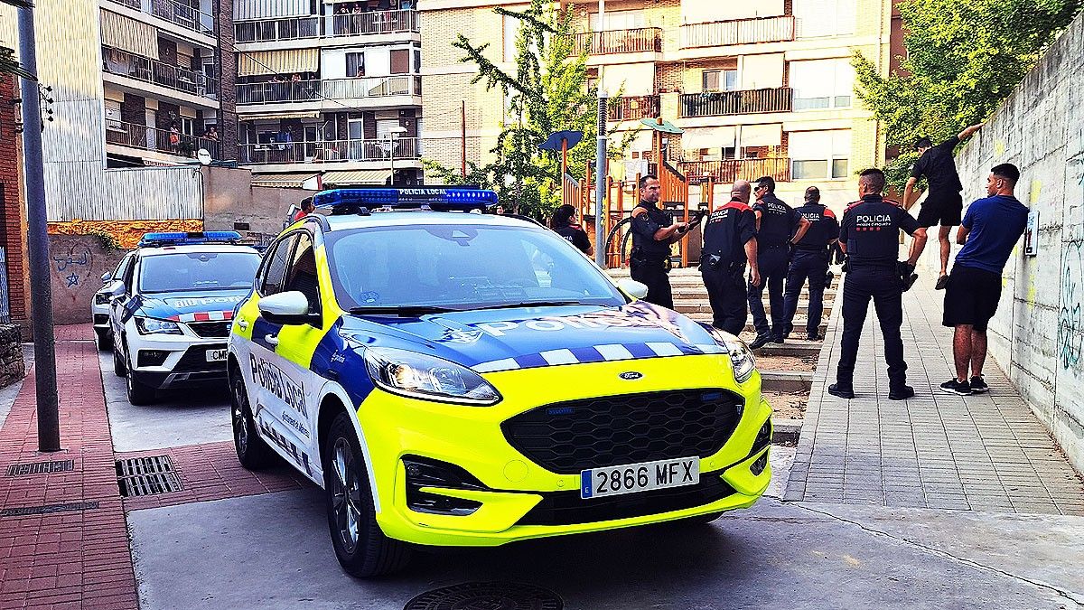 Els mossos han detingut dues persones vinculades amb un robatori amb arma blanca