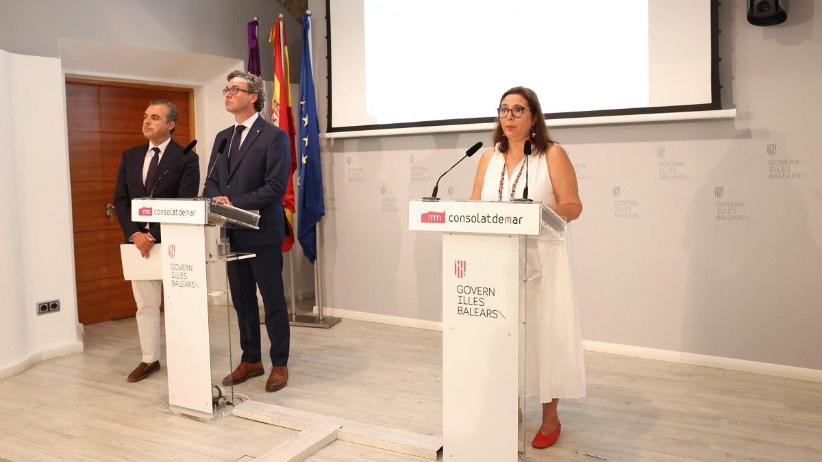 Manuela Garcia, en la compareixença per anunciar l'eliminació del requisit del català a la sanitat balear