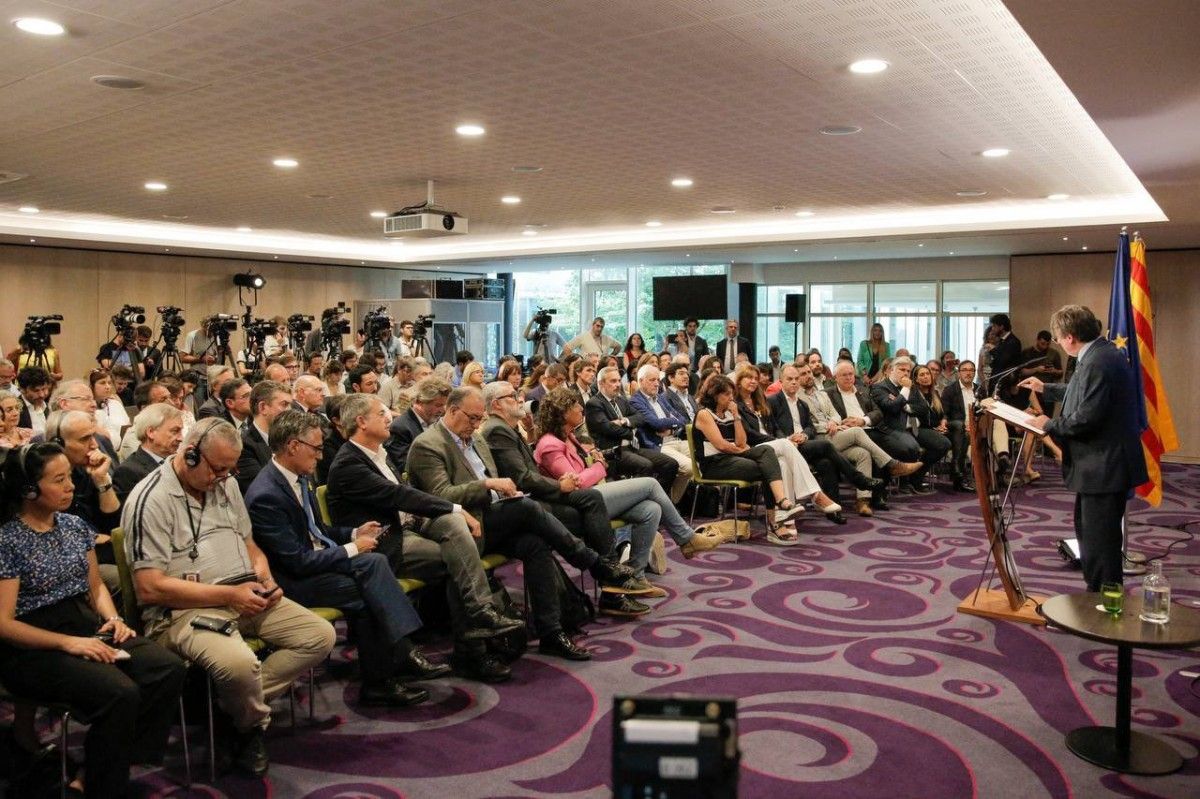 Puigdemont ha fet la seva conferència en una sala de premsa plena de gom a gom