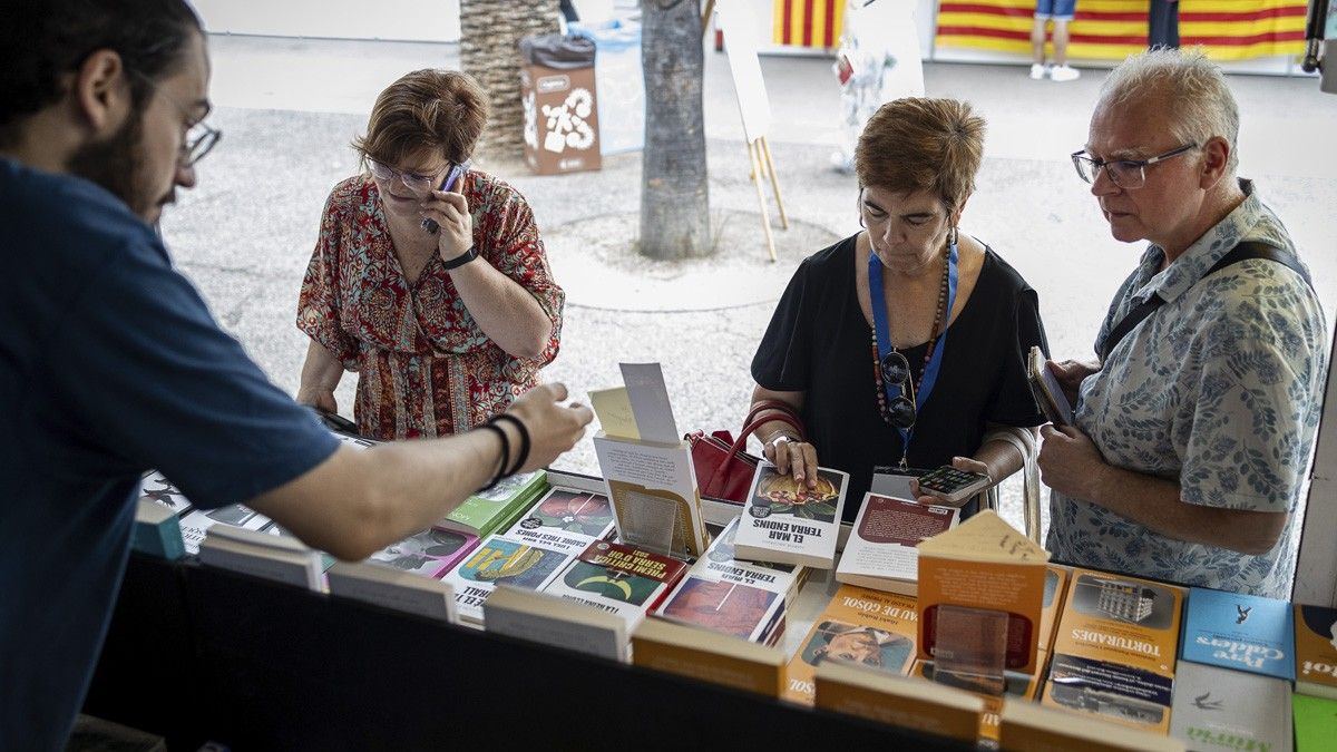 Visitants a La Setmana del Llibre en Català