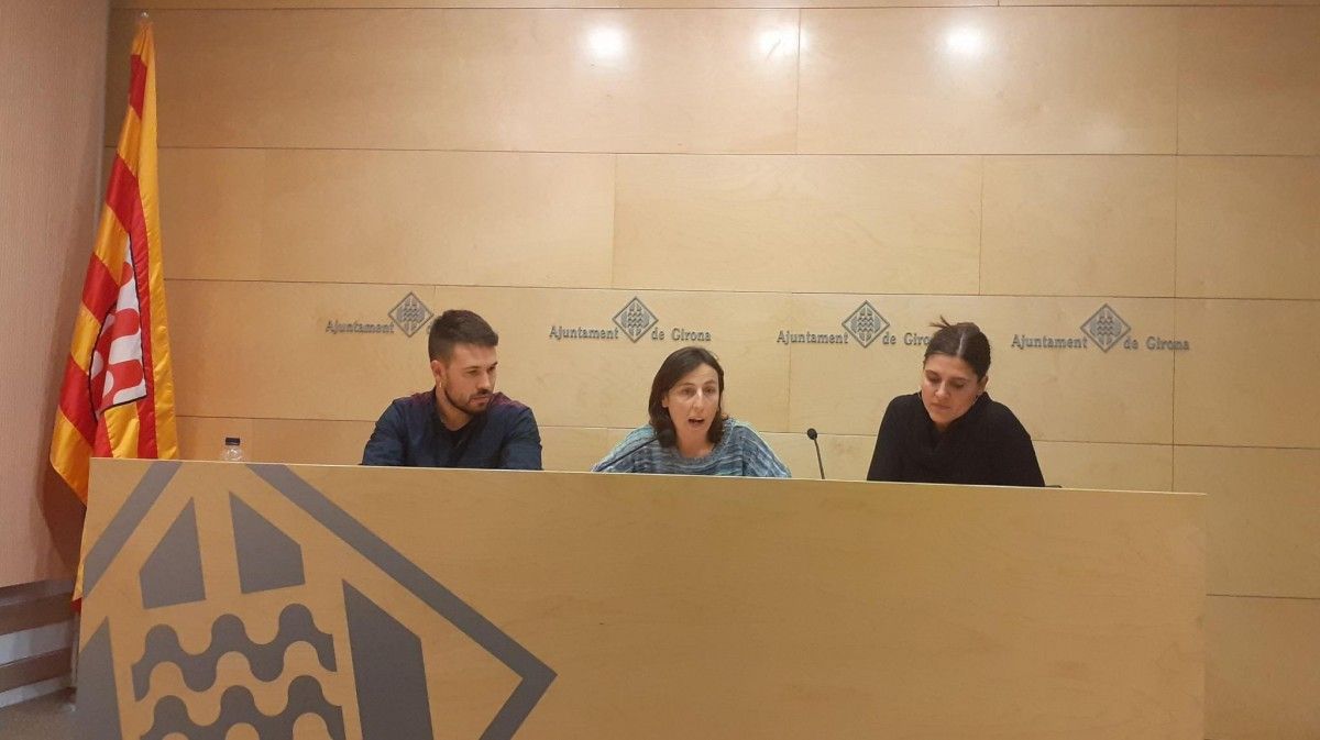 Edgar Castellanos, Laia Pèlach i Marta Guillaumes durant la roda de premsa d'aquest dimarts.