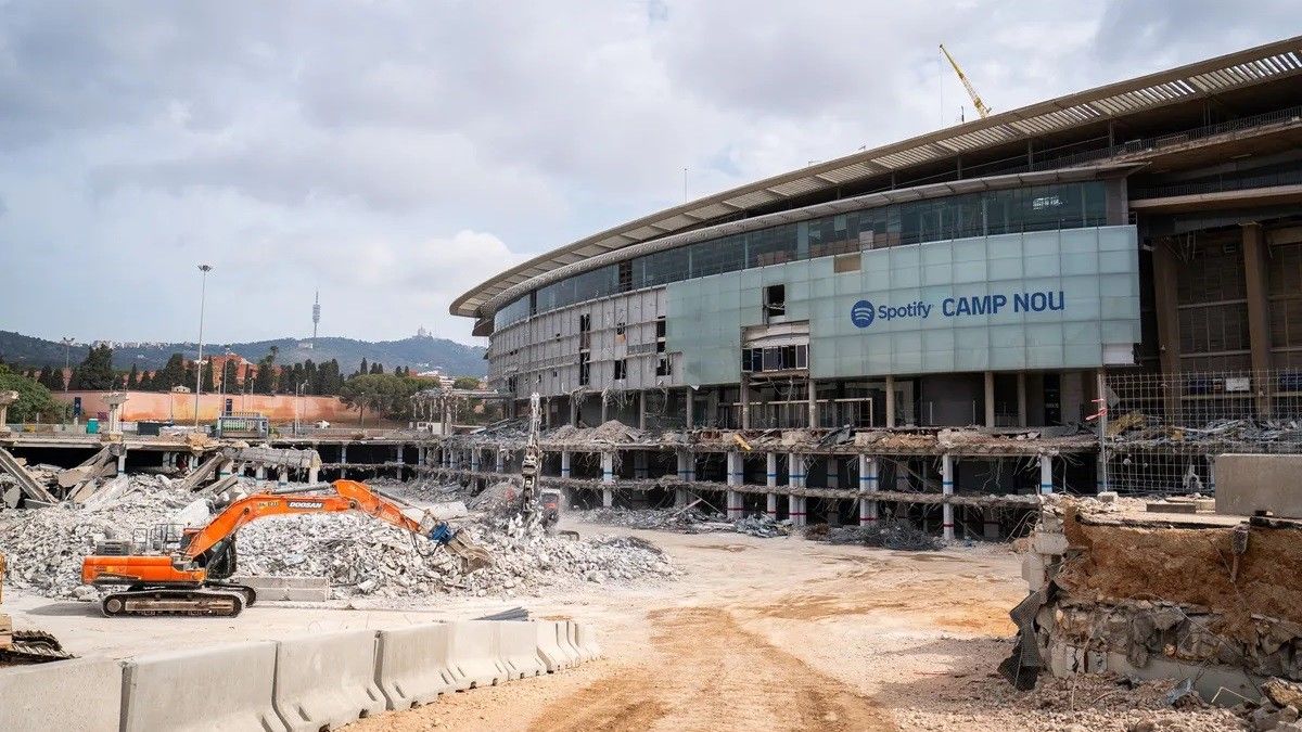 Exterior del Camp Nou durant les obres de reforma