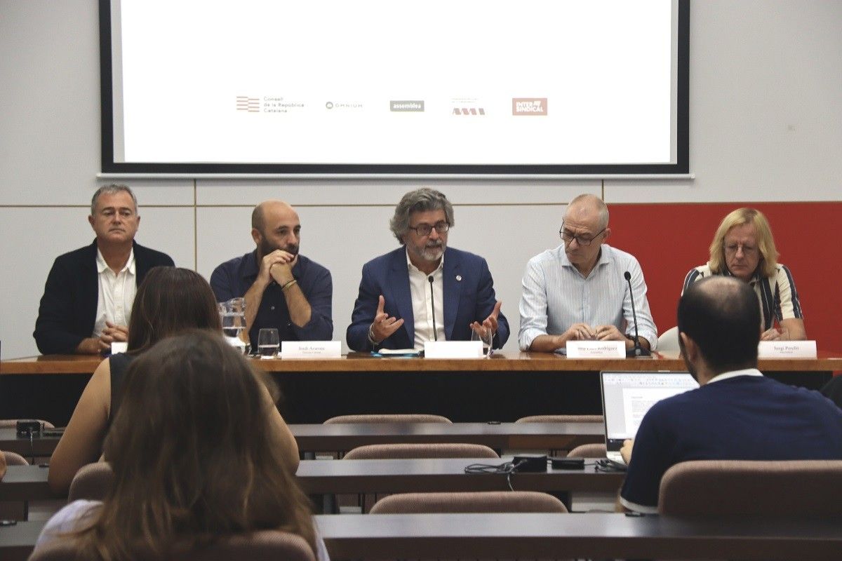 Representants de les entitats independentistes, que han explicat els detalls de la manifestació de l'1-O