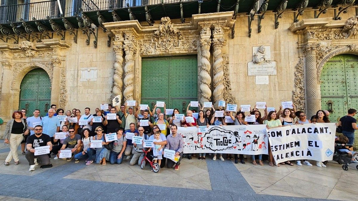 La manifestació en defensa del català a Alacant