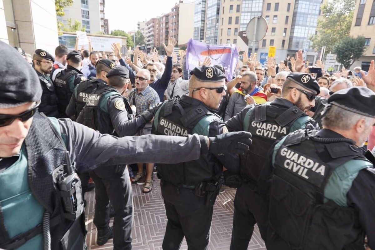 La Guàrdia Civil desplegant-se el 20-D a Sabadell