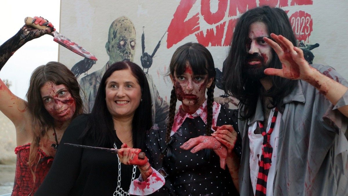 Persones disfressades a la Zombie Walk 2023 de Sitges