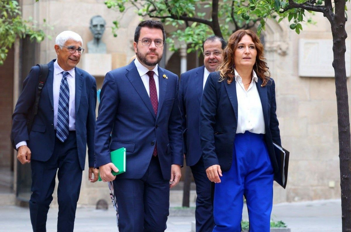 Aragonès, Vilagrà, Elena i Balcells, abans de la reunió del consell executiu d'aquest dimarts