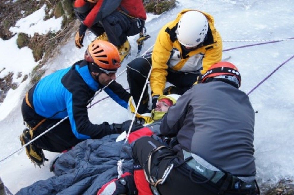 Exercici d'un dels cursos de medicina de rescat de muntanya