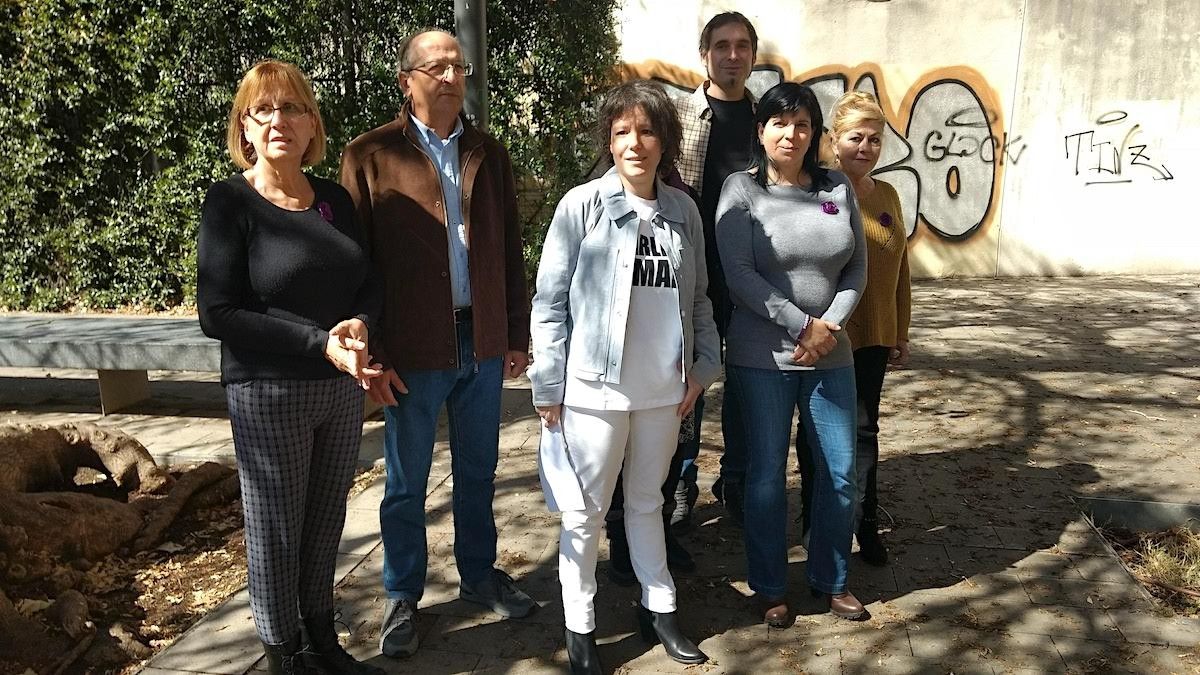 Marta Morell, acompanyats de gent de Podem Sabadell