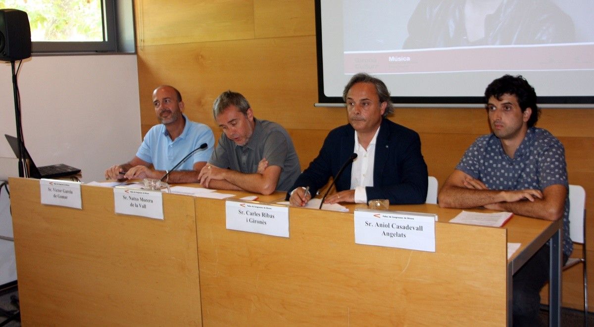El regidor de cultura, Carles Ribas, amb els responsables de la programació de tardor de l'Auditori de Girona
