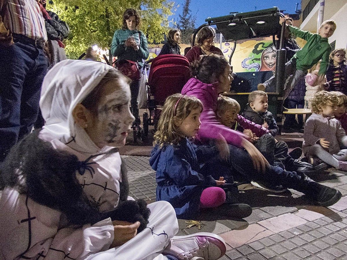 Una família celebra Halloween