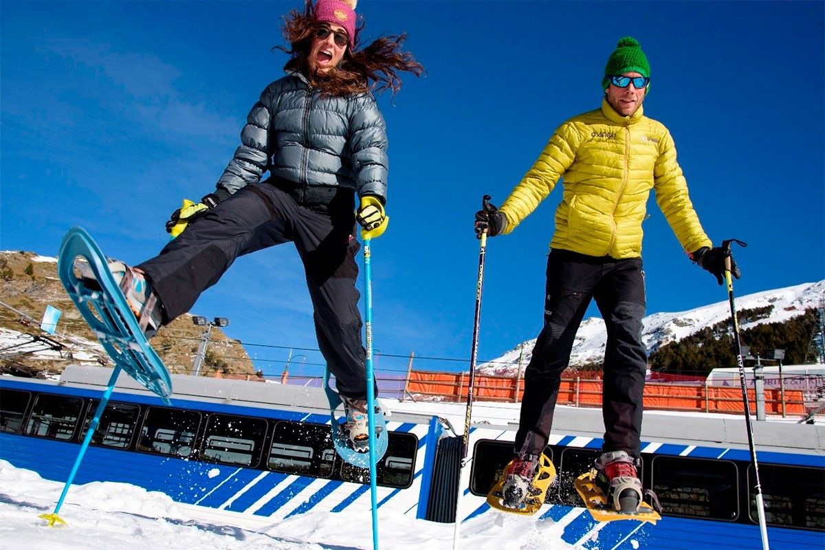 Dos esquiadors a Vall de Núria