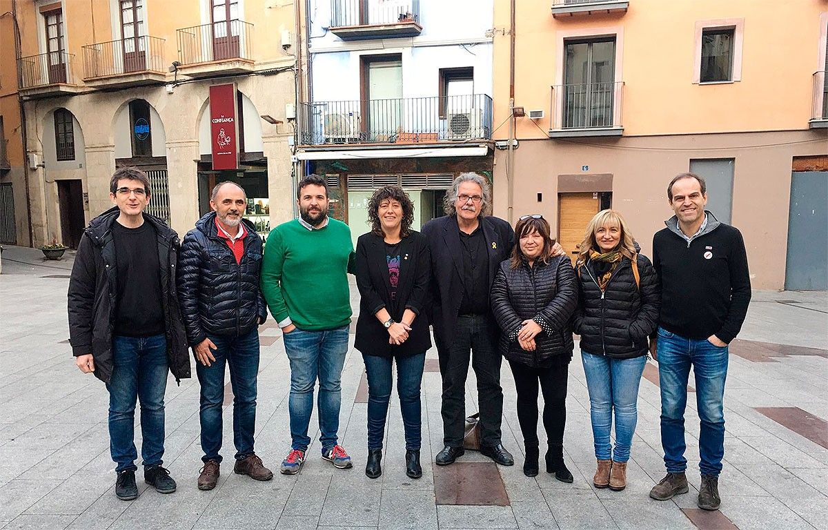 La nova executiva local d'ERC, amb Joan Tardà