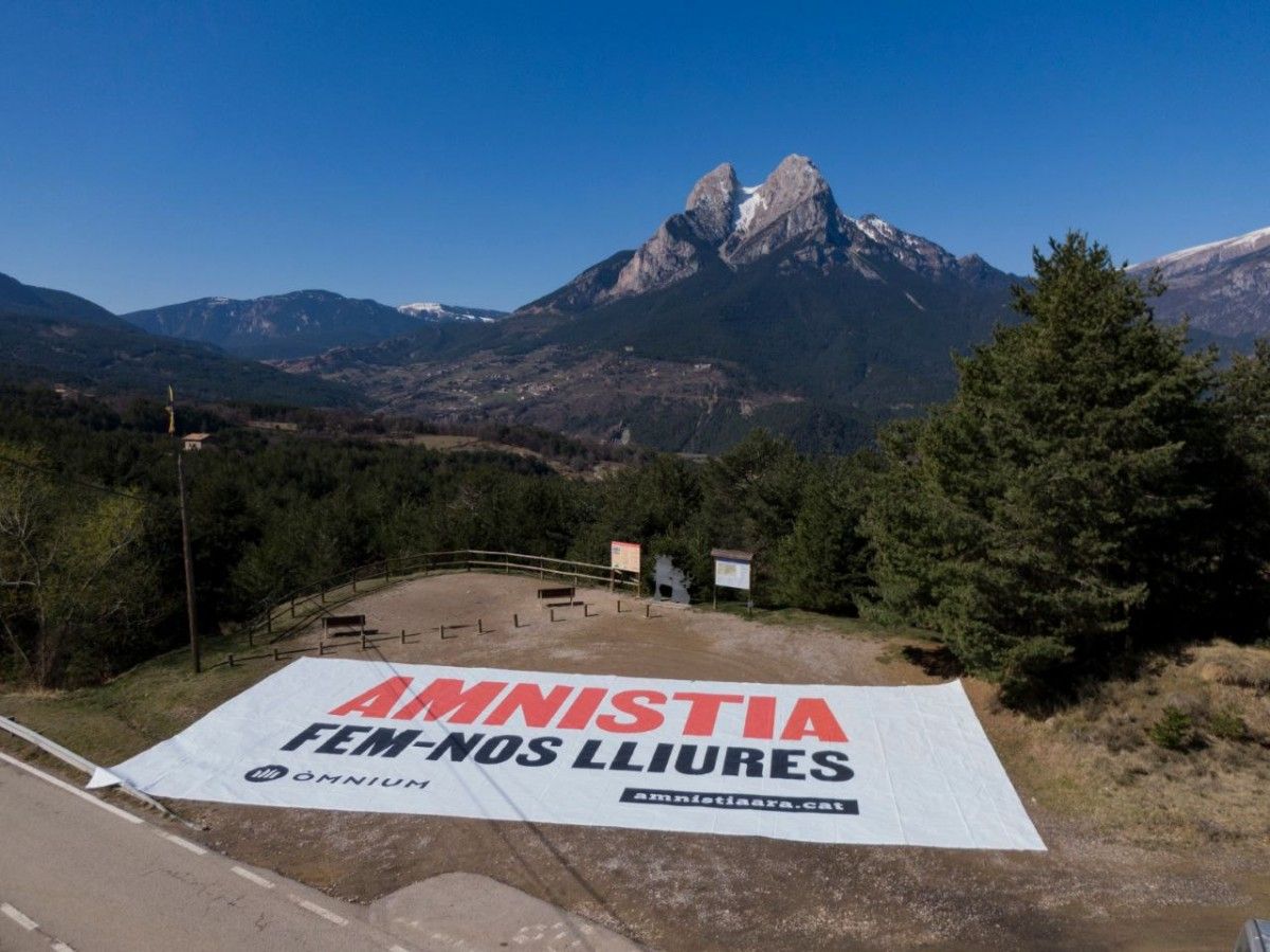 Pancarta a favor de l'amnistia