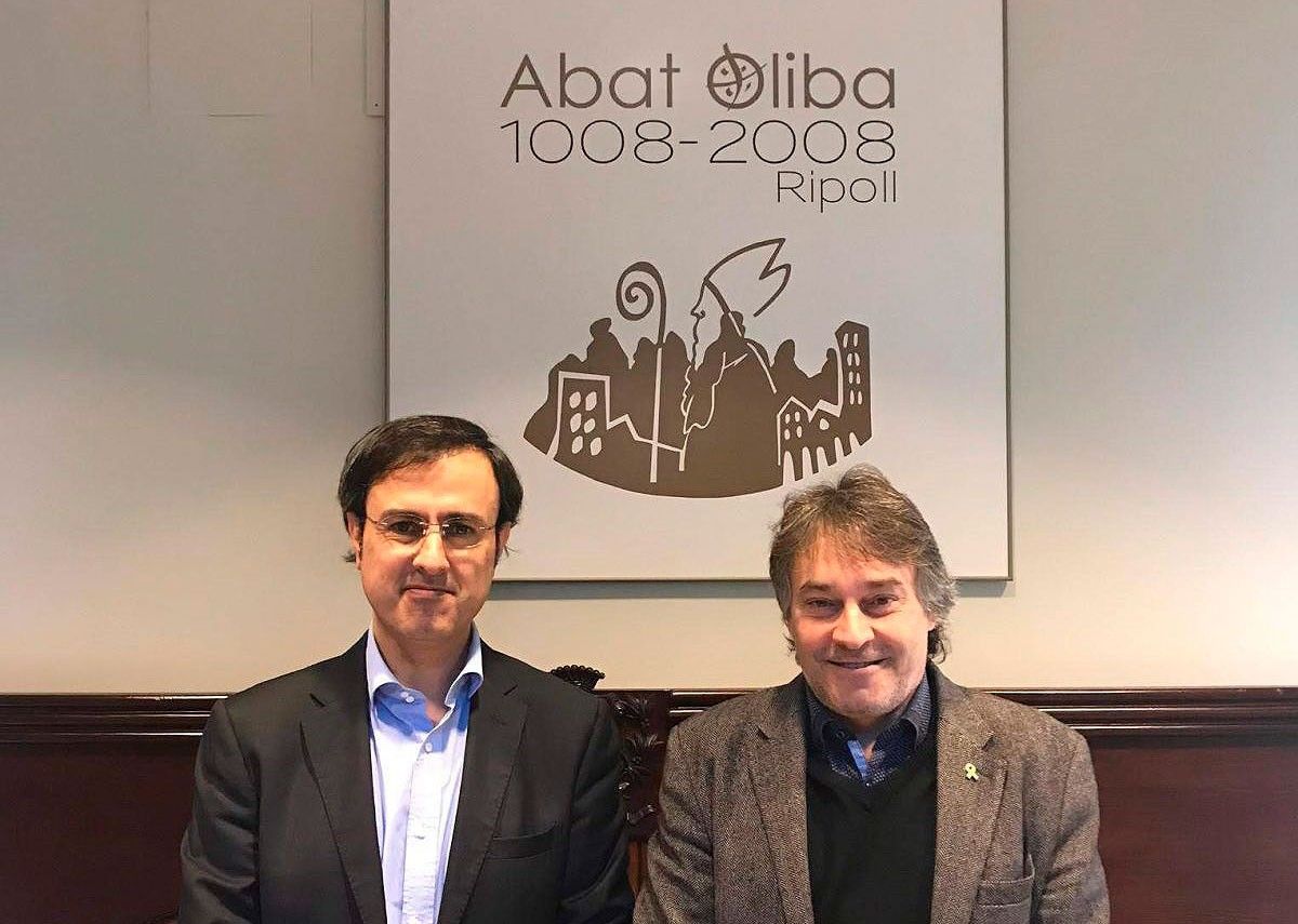 L'alcalde de Ripoll, Jordi Munell, i el vicerector de Relacions Institucionals de la Universitat Abat Oliba, Sergi Rodríguez