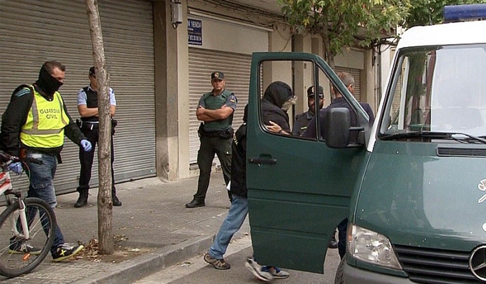La Guàrdia Civil s'emporta un dels vuit detinguts en l'operatiu