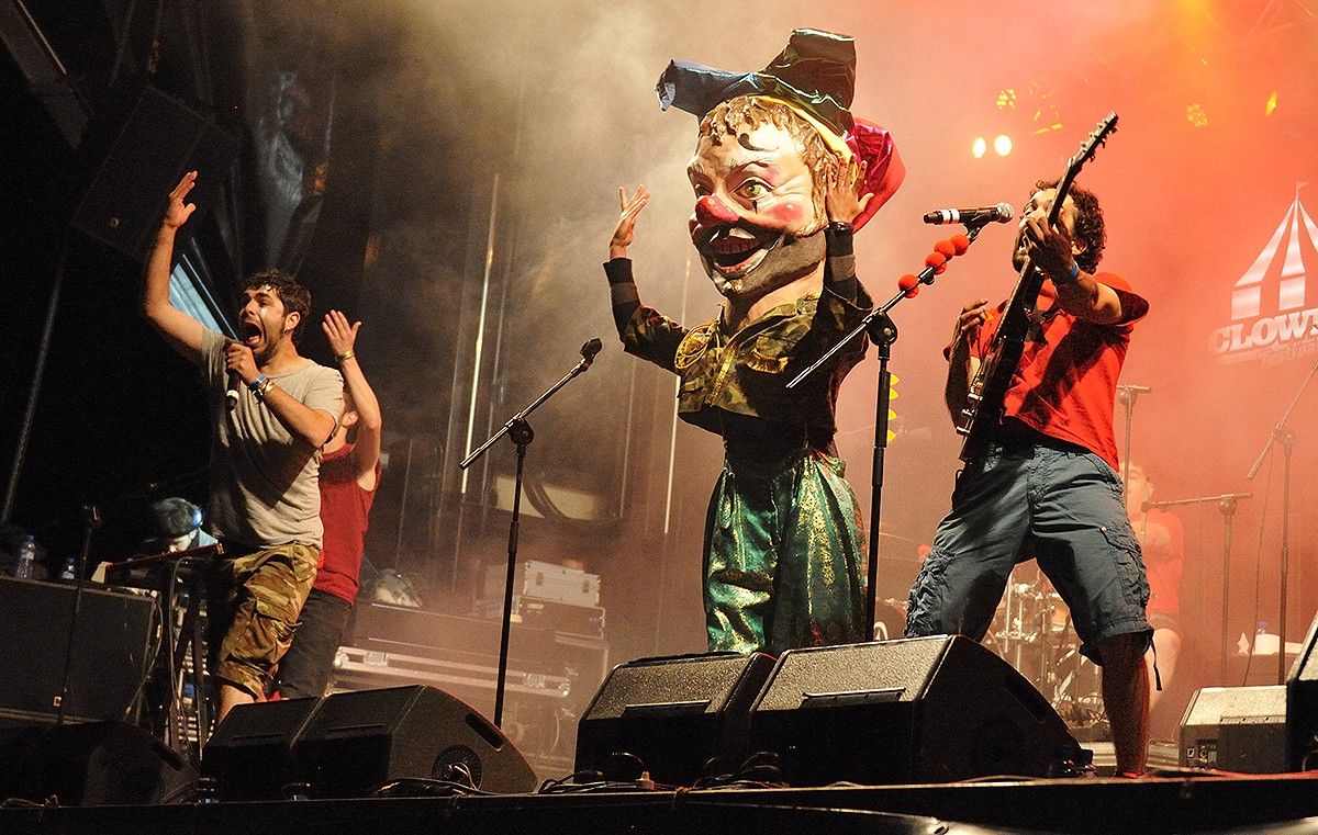 Concert de Txarango a la primera edició del Clownia, l'any 2014.