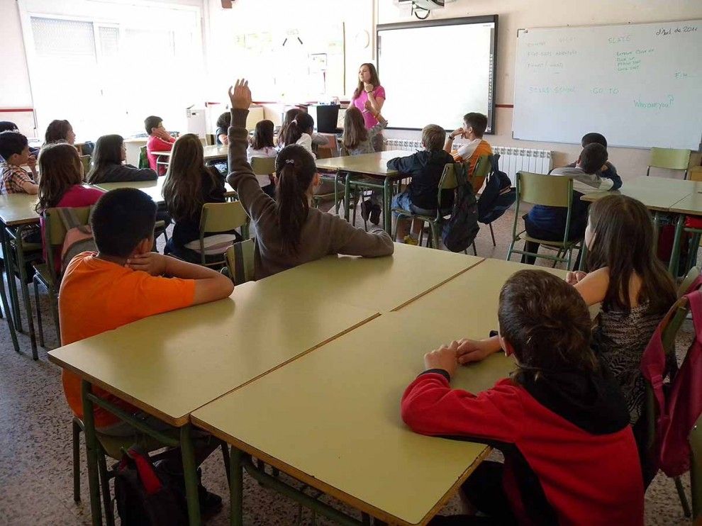 Un instant durant una xerrada-taller en una aula de l'escola Montserrat de Sarrià de Ter. 