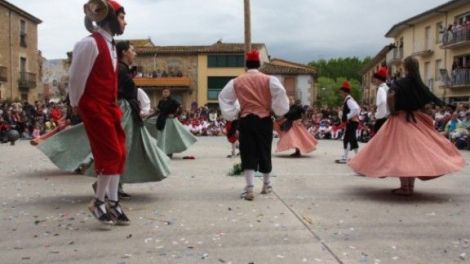 Un moment del ball, quan el cornut balla entremig de les parelles