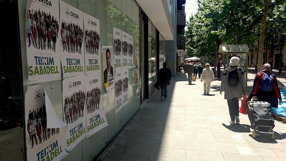 Cartells electorals a la Rambla de Sabadell