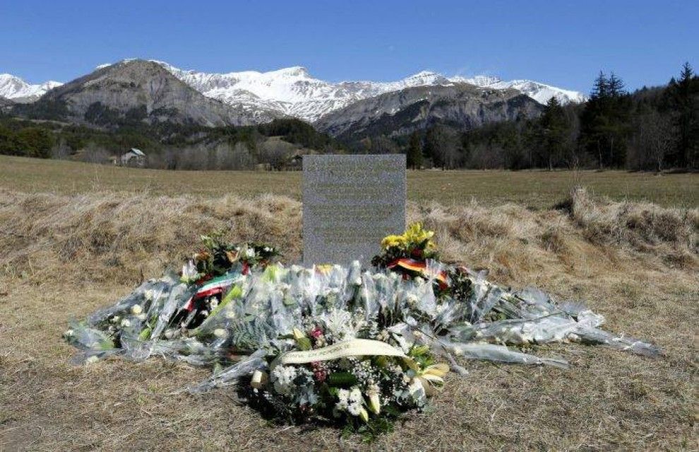 Placa en memòria de les víctimes de l'avió de Germanwing