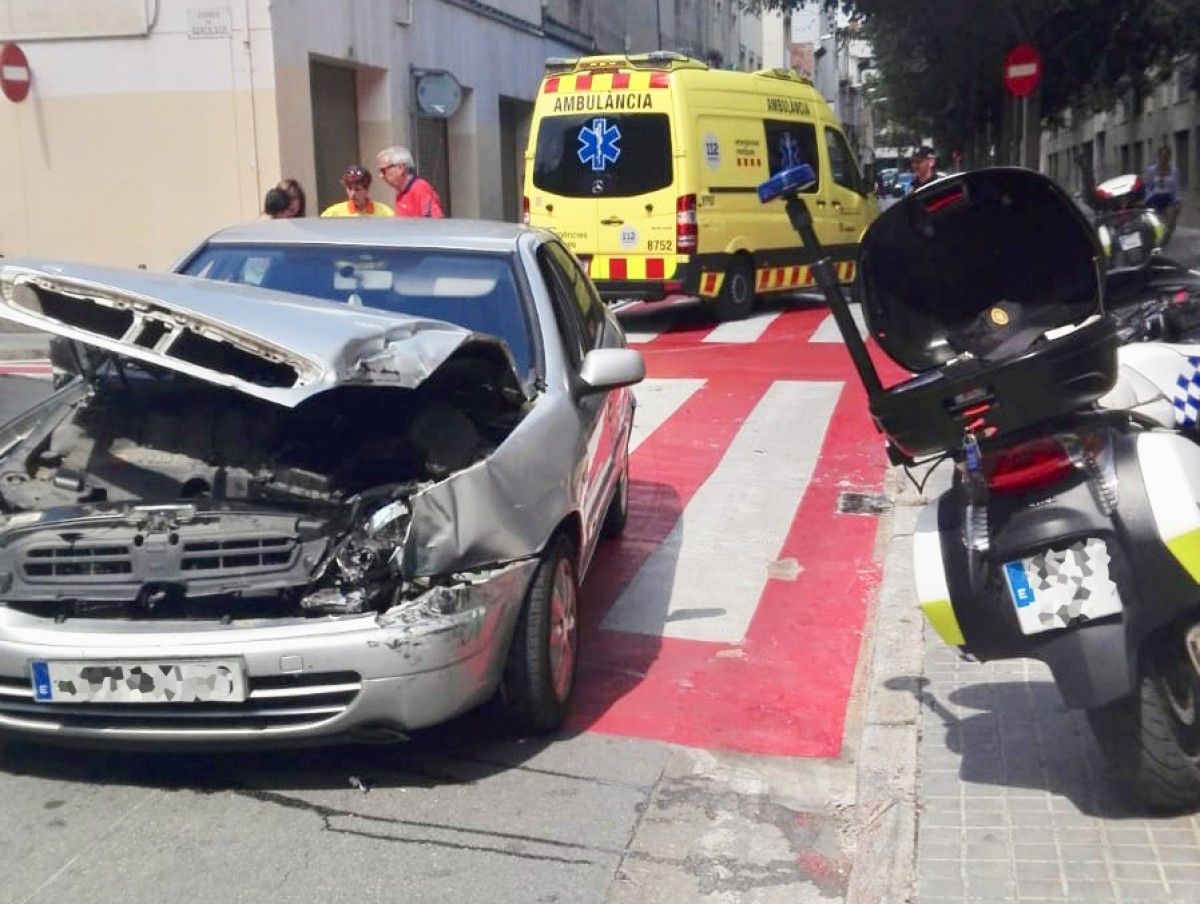 Accident a la confluència dels carrers Garcilaso i Corominas de Sabadell.