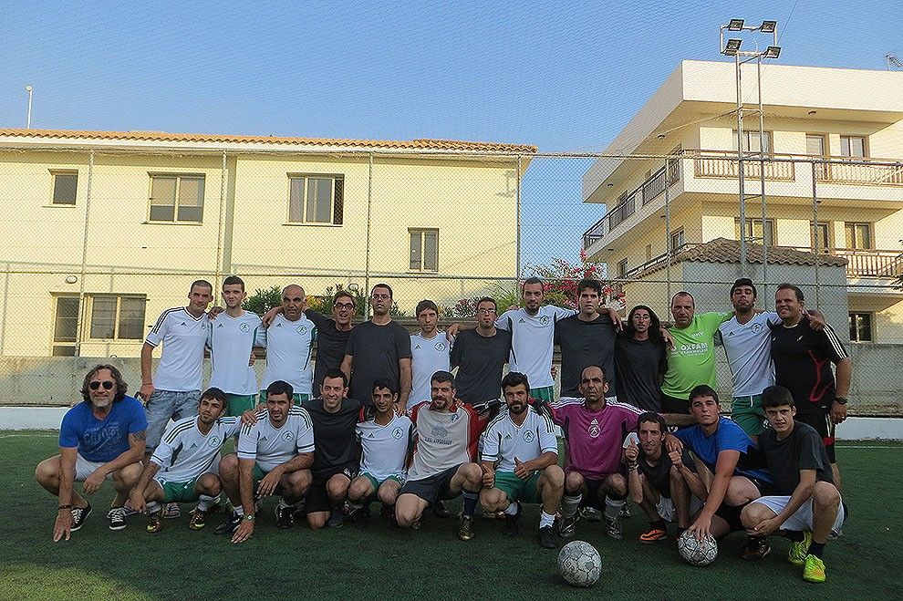 Els integrants del MAP Abadessenc amb els membres de l'equip xipriota