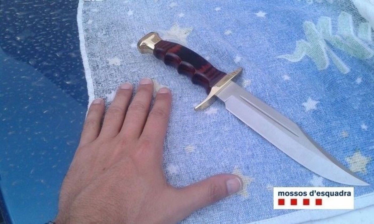 El ganivet, de grans dimensions, ja requisat per la policia
