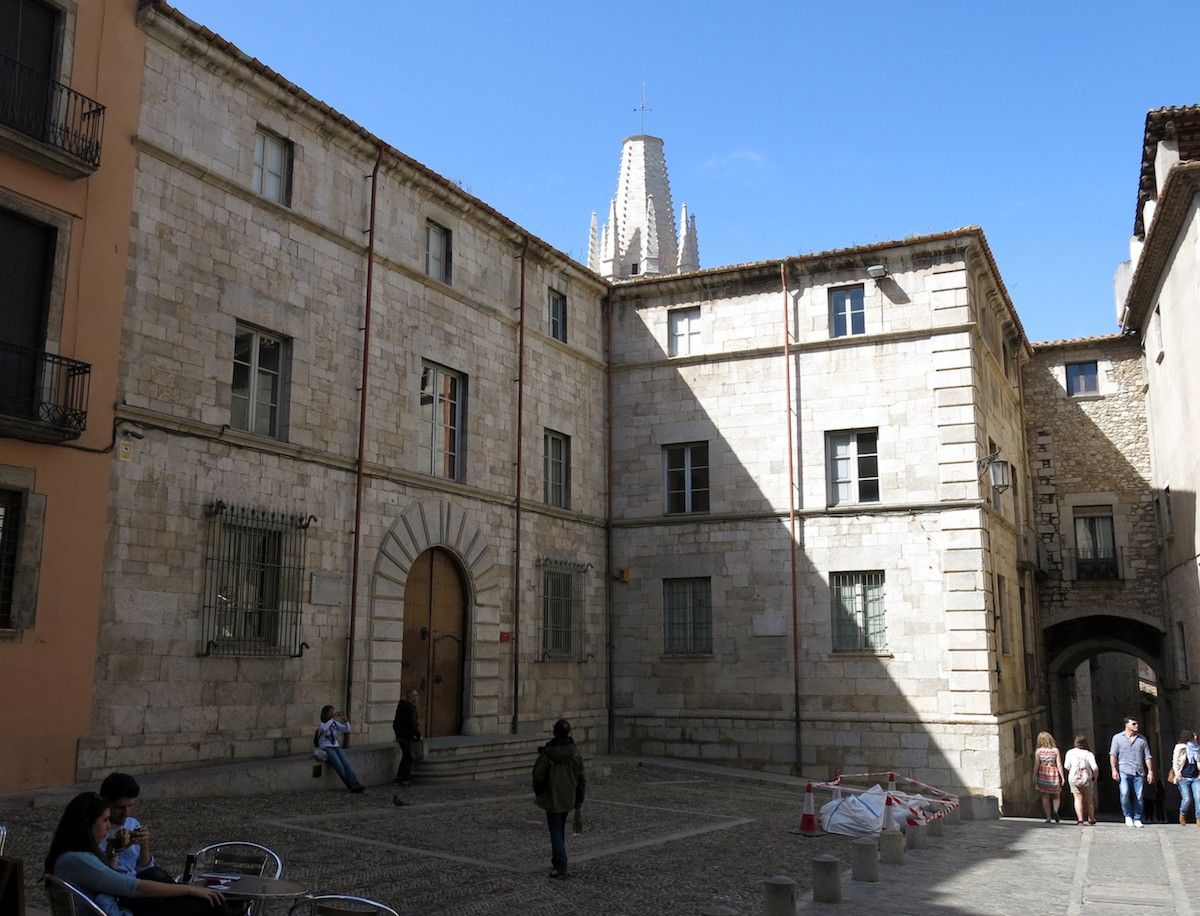 La Casa Pastors, a la plaça de la Catedral, serà la seu del futur Museu d'Art de Girona.