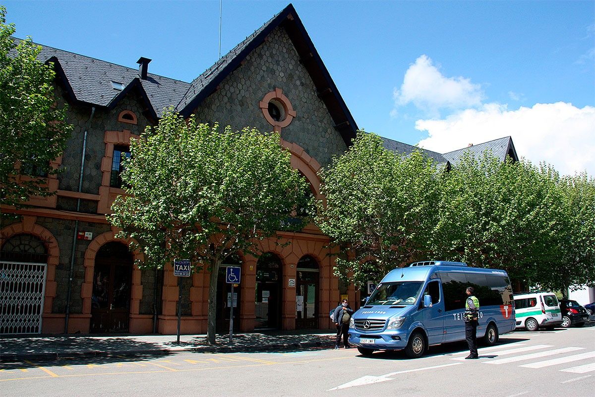 El bus que fa el trajecte entre Puigcerdà i Ripoll