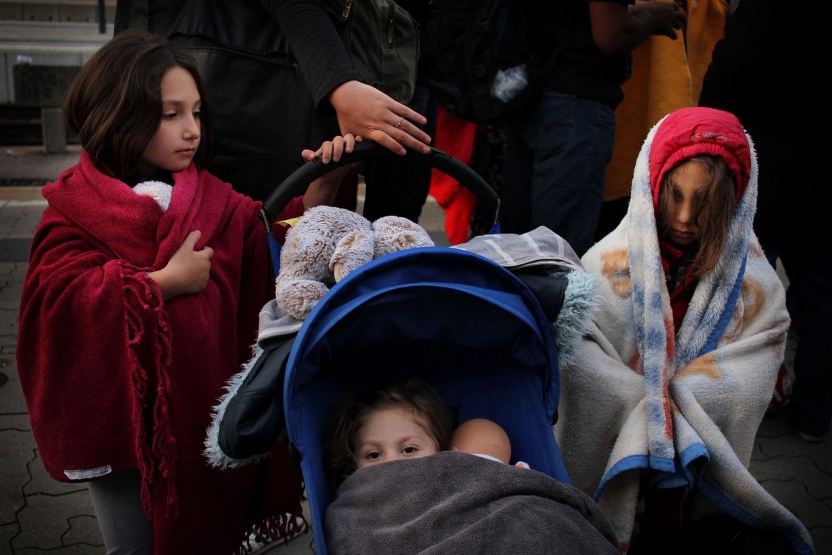 Unes nenes sirianes refugiades, a Viena
