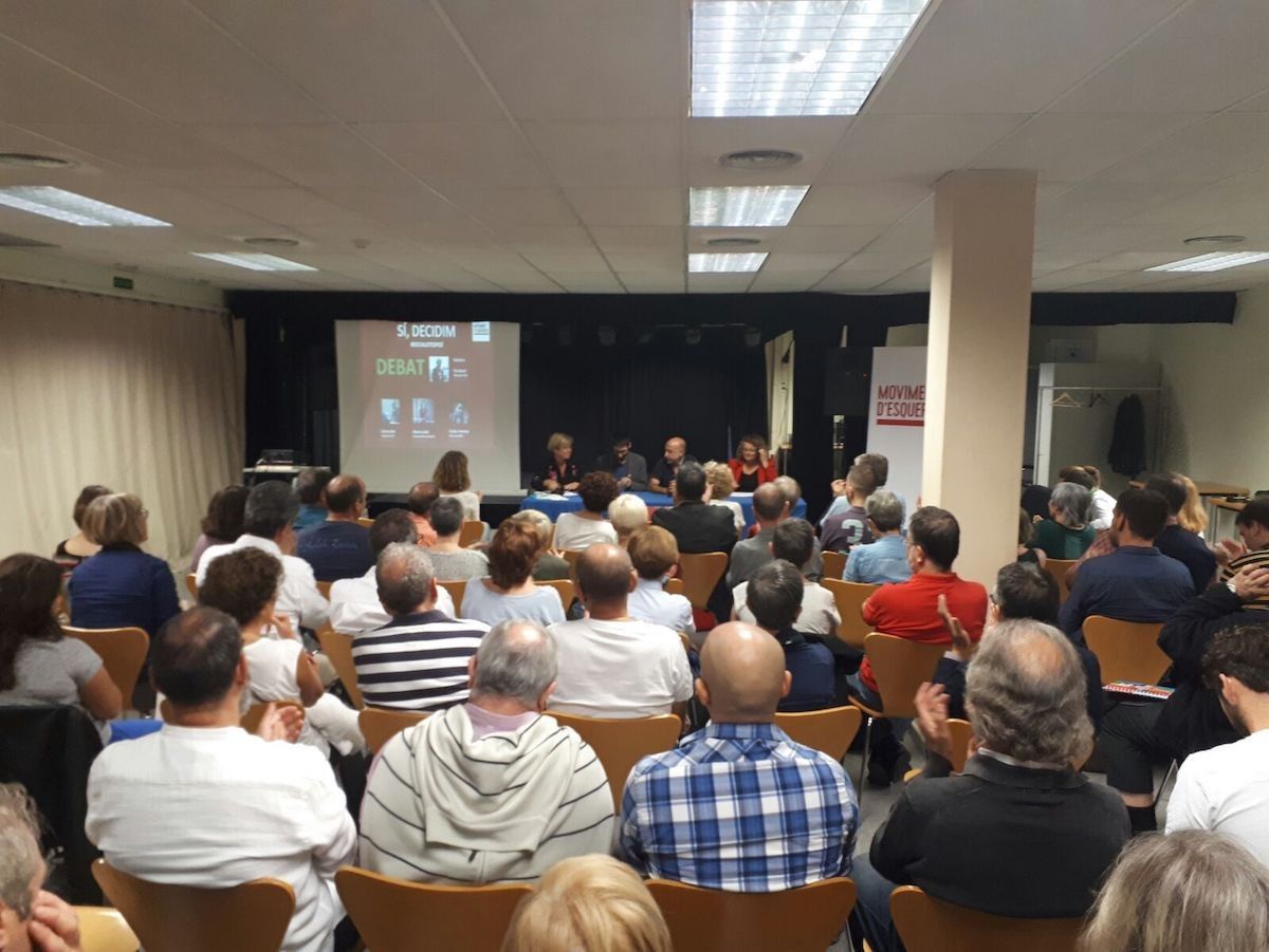 El Centre Cívic de Pla de Palau de Girona es va omplir per sentir els Socialistes pel Sí.