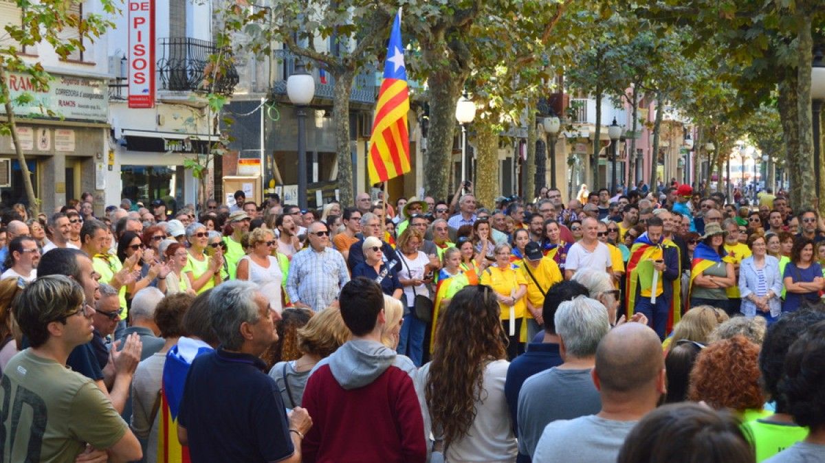 Centenars de blanencs s'han mobilitzat en la Marató per la Democràcia.