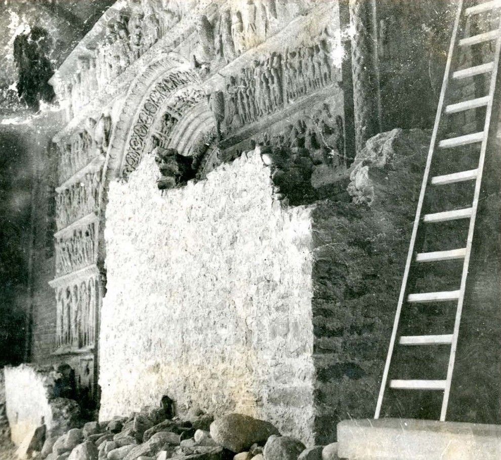 El mur de la portalada de Ripoll