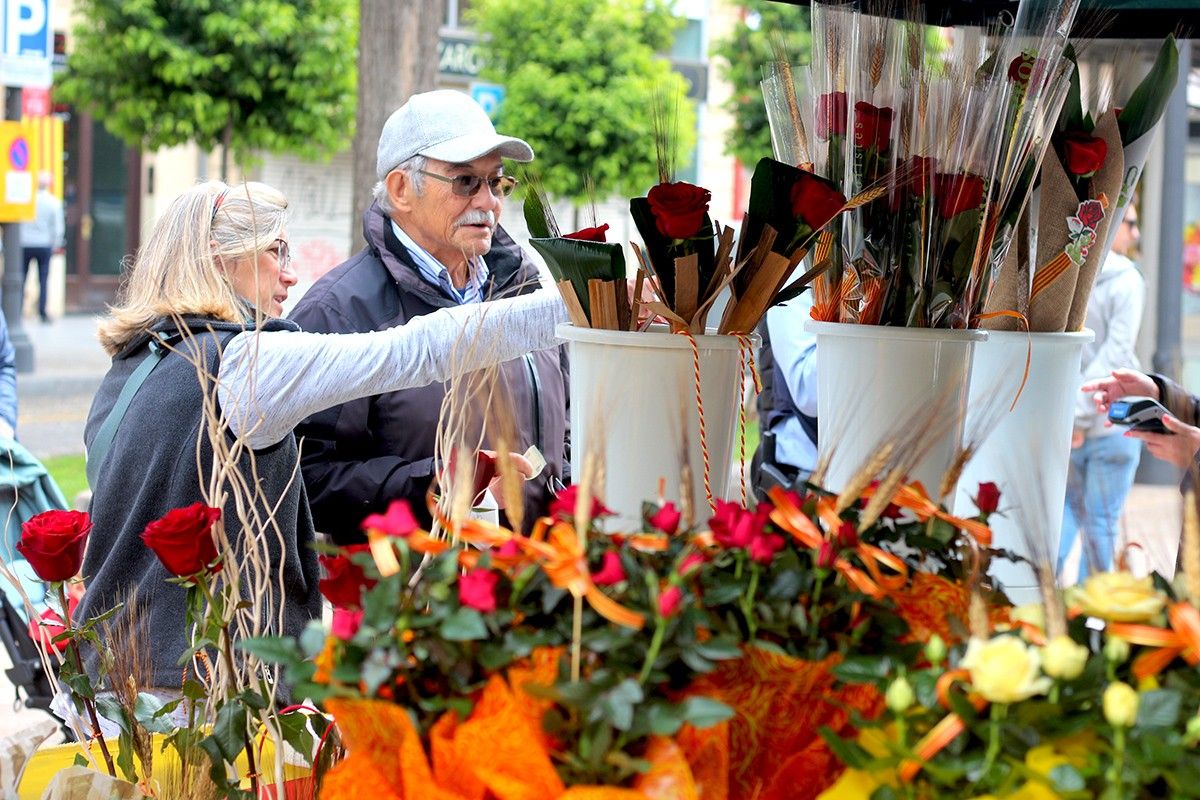 Una paradeta de roses a Tarragona, el passat Sant Jordi
