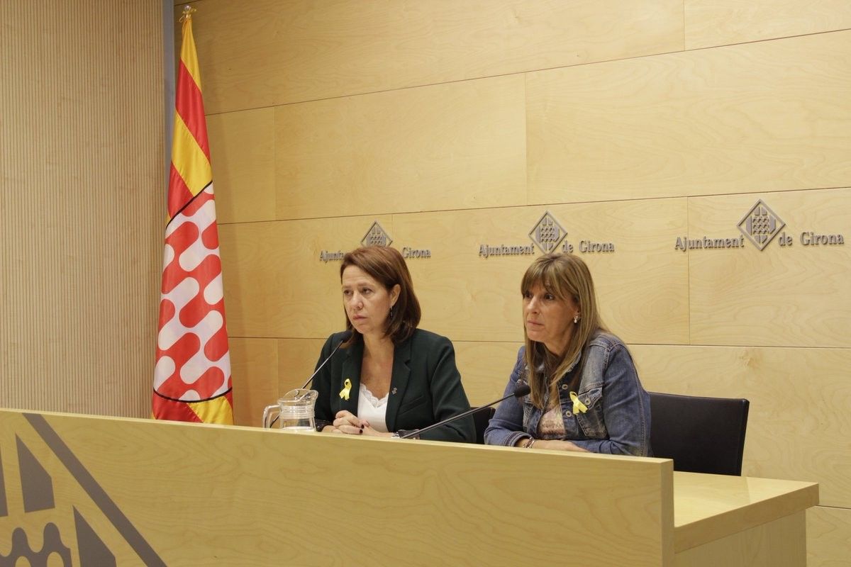 La batllessa , Marta Madrenas, i la regidora de Promoció Econòmica, Glòria Plana, van presentar el passat dia 26  la primera edició dels premis.