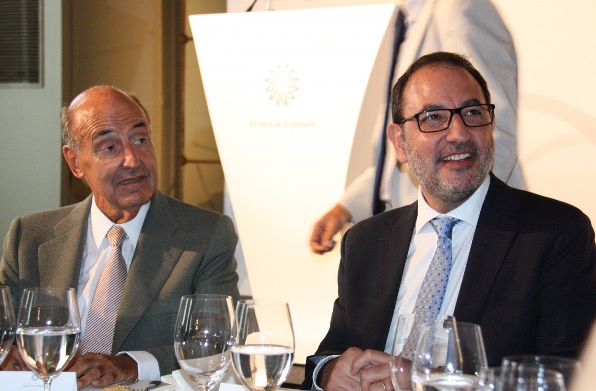 L'advocat Miquel Roca i el candidat d'Unió, Ramon Espadaler, al Barcelona Tribuna